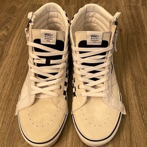 Vans hightop sneakers never been worn. Size mens 13